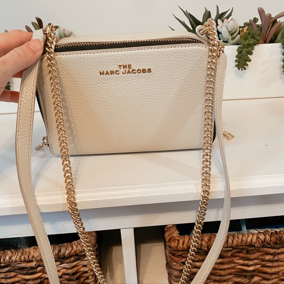 Marc Jacobs Handbags - Marc Jacobs Crossbody Bag